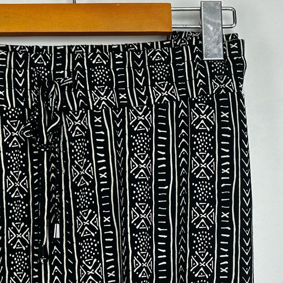 In Every Story 3/4 Length Pants 1X - Picture 4 of 4